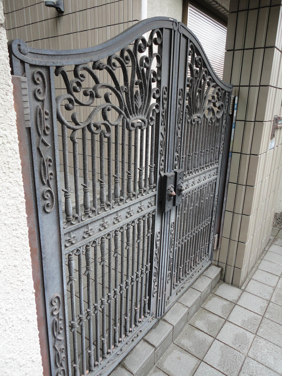 修復前の門扉の全貌②